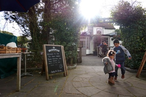 fox_and_hounds_englefield_green_family_sunday_lunch_windsor