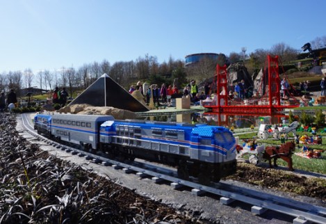 legoland_windsor_miniland_USA_amtrak_model_train