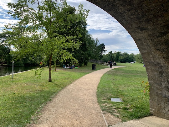 Baths-Island-Windsor-Berkshire-Riverside-Picnic
