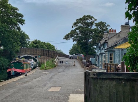 Cowley Lock and Canal Walk